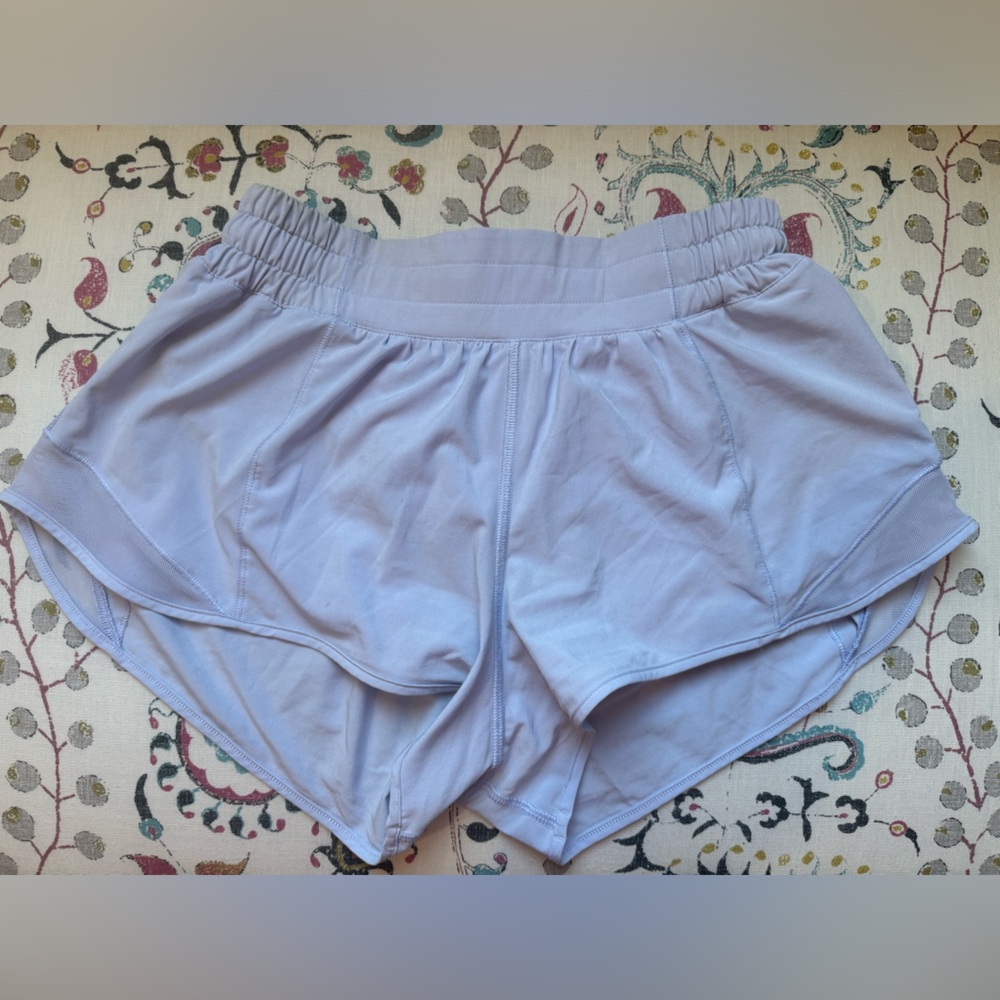 Lululemon Hotty Hot Low-Rise Lined Short 2.5"